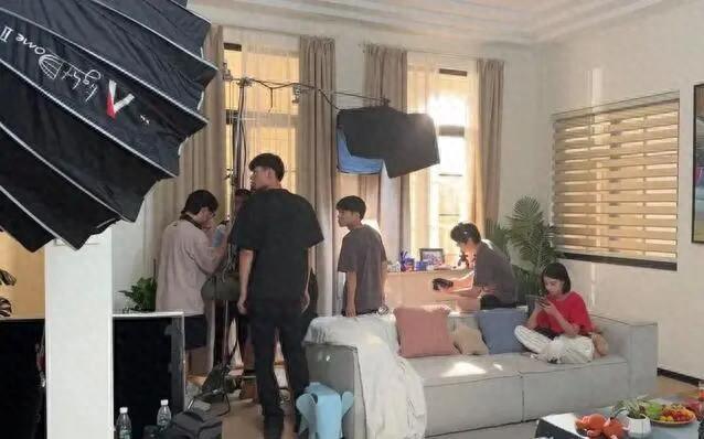 被微短剧带火的上海“竖店”：预计2024年中国微短剧市场规模将超过500亿元(图1)