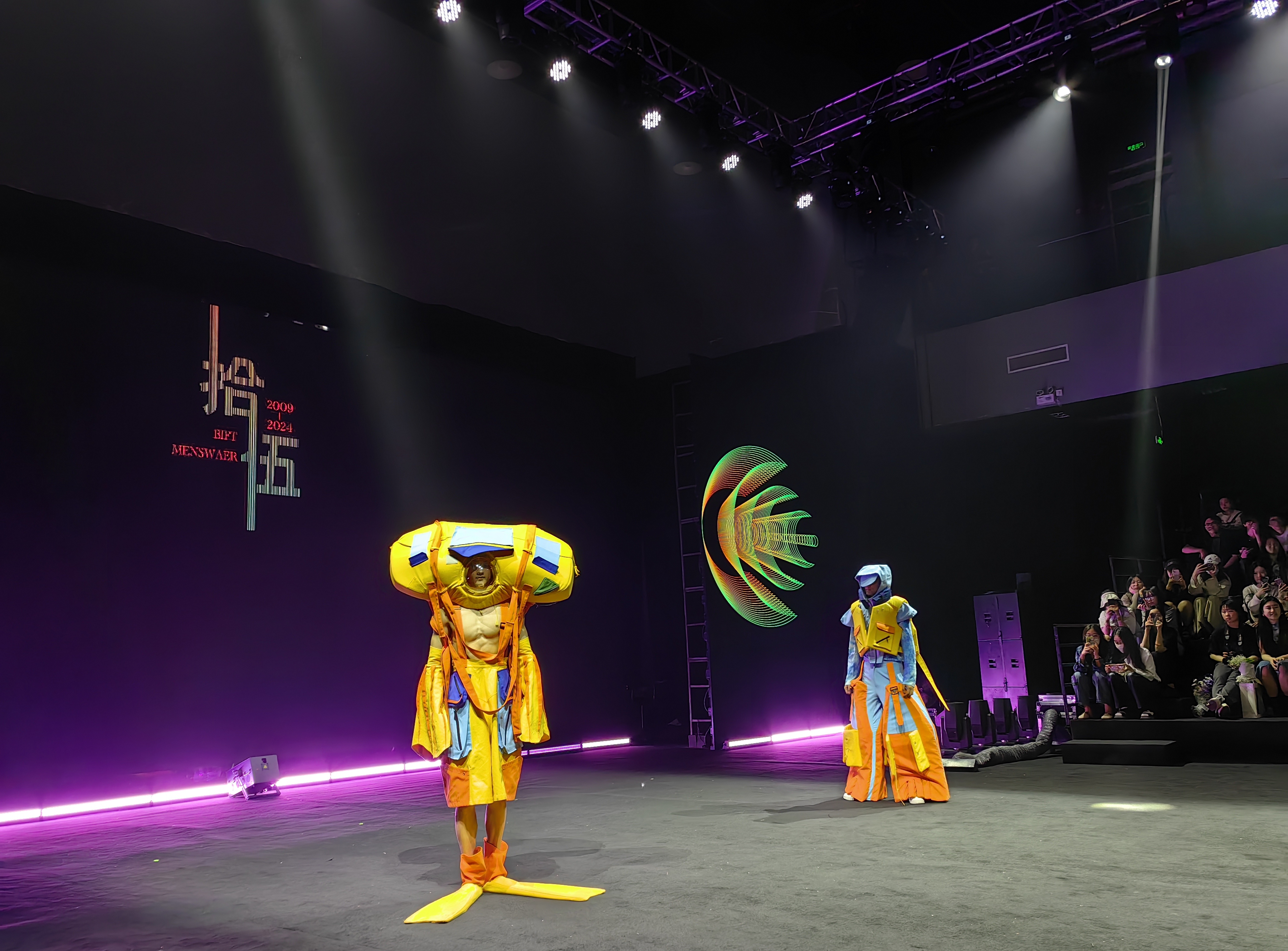 2024北服时装周开幕13场秀演集中展示毕业生作品(图1)