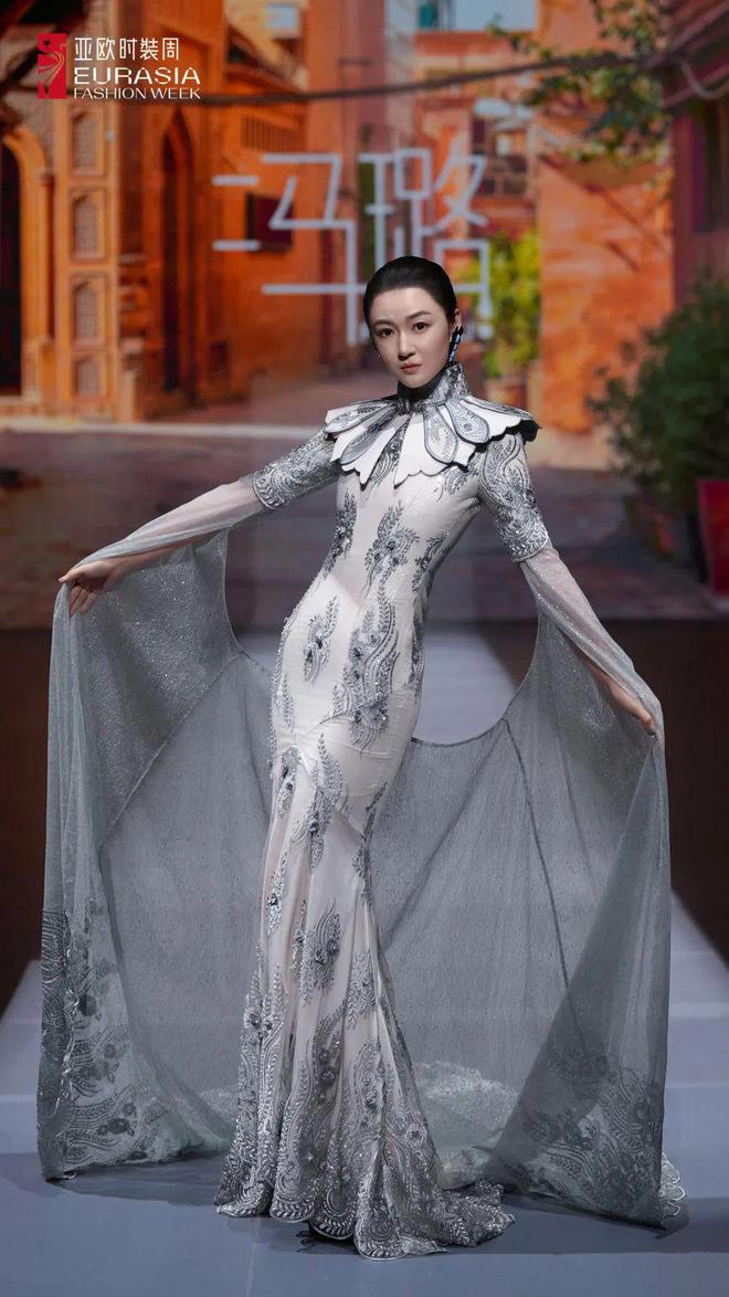 九游体育：千里丝路时尚共连！广东品牌、设计师闪耀2024亚欧时装周(图3)