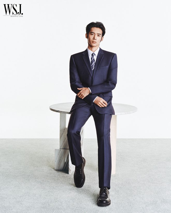 迪奥西装展现型男魅力(图1)