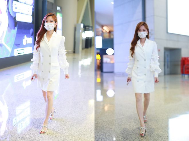 42岁的金莎气质还挺清纯穿一身白好高级但素颜挺显眼角皱纹(图8)