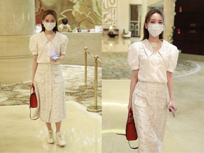 42岁的金莎气质还挺清纯穿一身白好高级但素颜挺显眼角皱纹(图7)