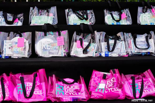 九游体育网站:浙江理工大学服装学院2024届毕业季——“智·悦”绽放中国临平(图10)