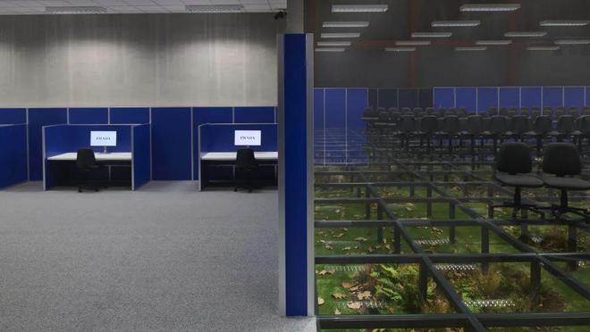 米兰时装周｜PRADA2024秋冬系列探讨人性本原(图1)