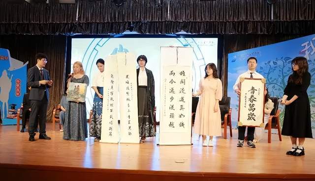 北京市东直门中学2024届高三成人仪式暨毕业典礼隆重举行(图1)