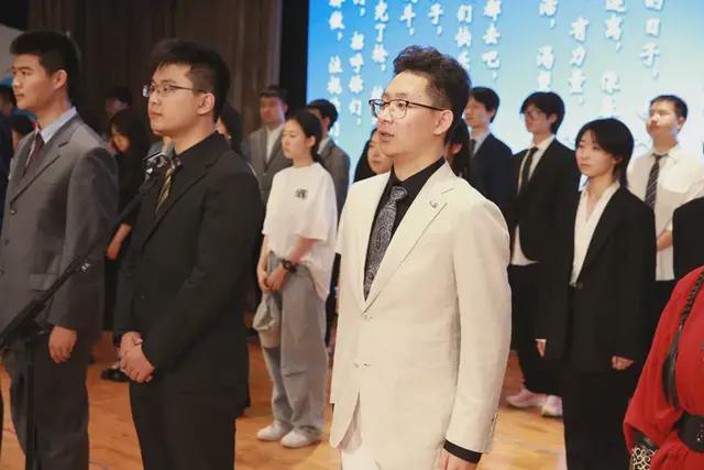 北京市东直门中学2024届高三成人仪式暨毕业典礼隆重举行(图8)