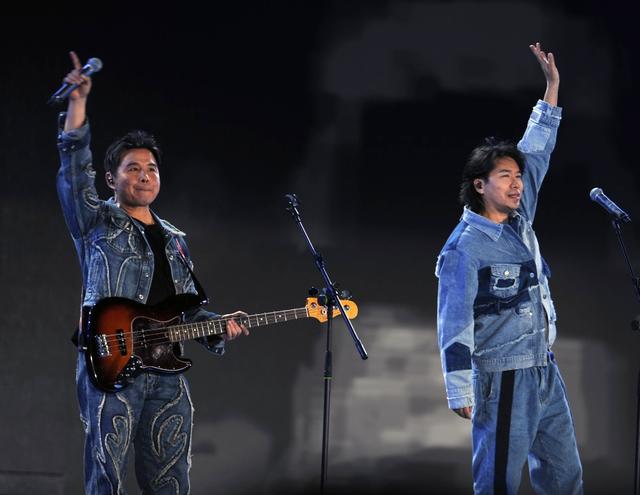 演唱会中途打广告卖衣服？水木年华发声(图1)