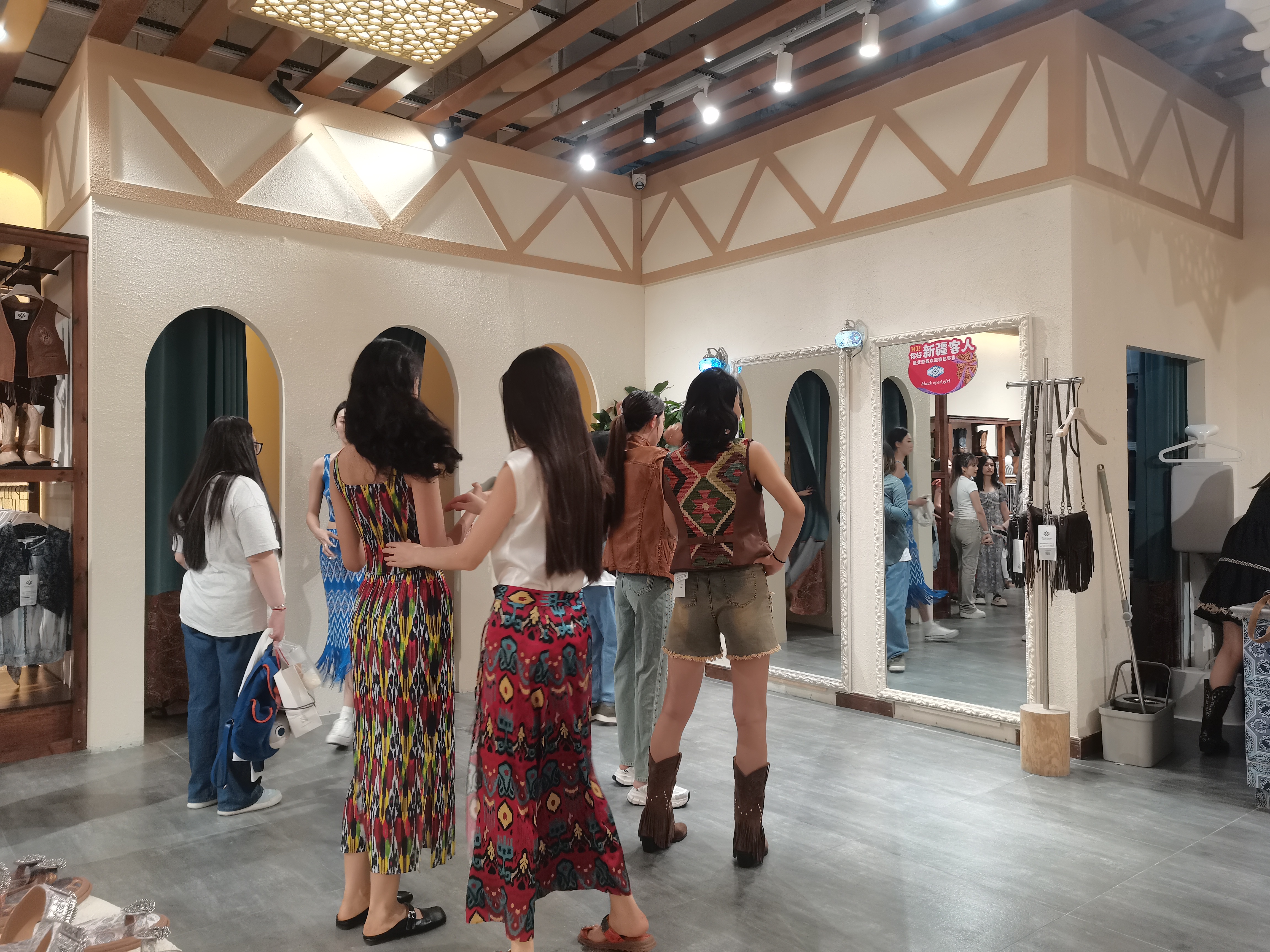 亚欧时装周上崛起“新锐”力量(图1)