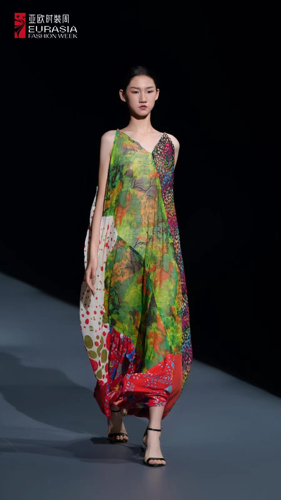 亚欧时装周上崛起“新锐”力量(图9)