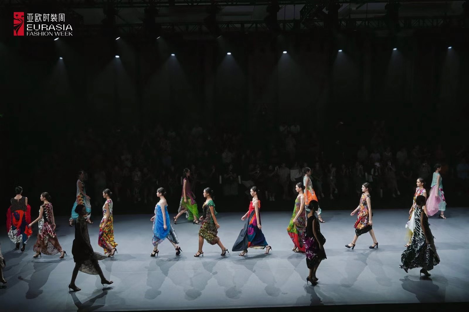 亚欧时装周上崛起“新锐”力量(图10)