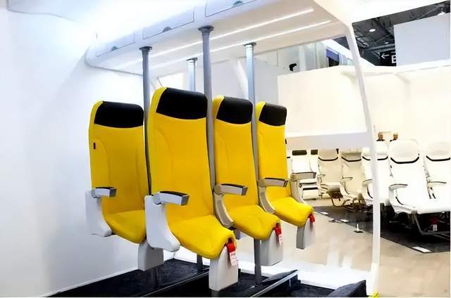 九游体育:54岁二代接班!两代“抠门”总裁“节省”出一家百亿帝国?(图6)