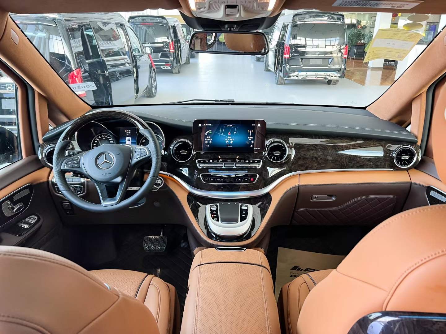 2022奔驰V级全系热销中目前优惠高达8万元(图2)