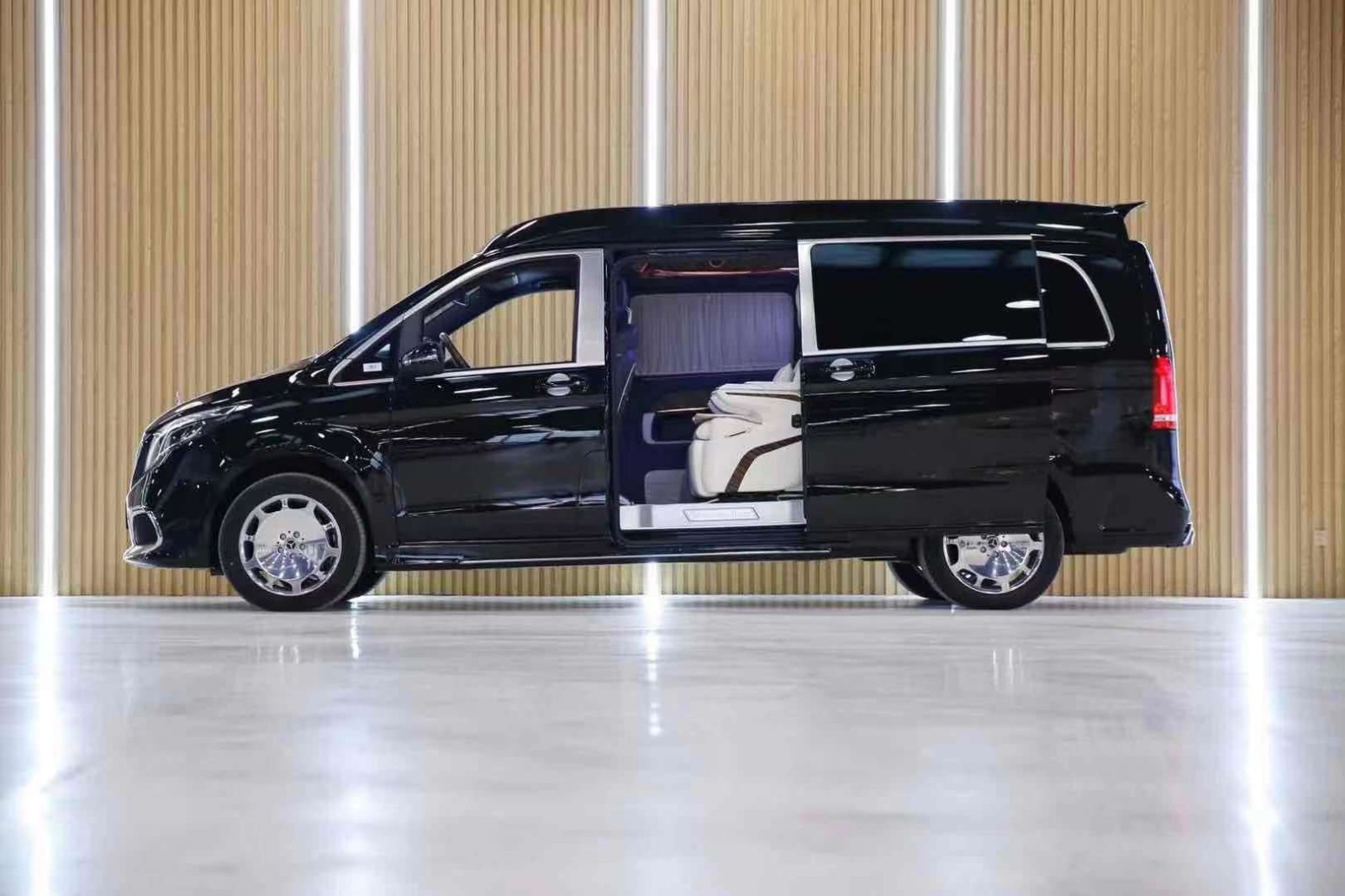 2022奔驰V级全系热销中目前优惠高达8万元(图3)