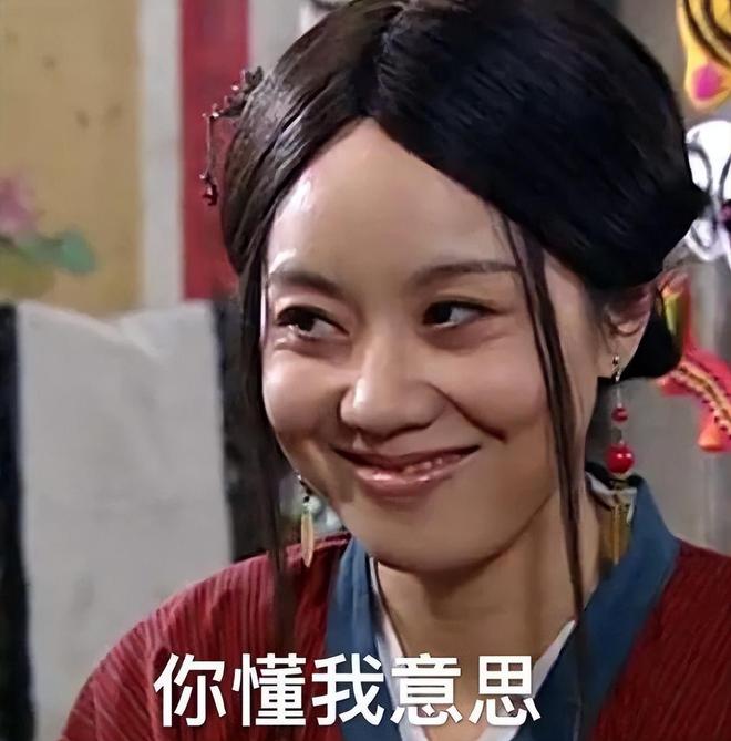 啪啪打脸被嘲土出圈的整活一哥叫全国几十万设计师帮他做衣服(图1)