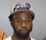 九游体育：流言板]杜兰特晒照：外套全湿透了但我们在这里了(图5)