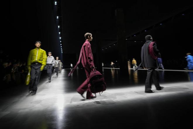 九游体育：2024古驰Gucci最新男装(图1)