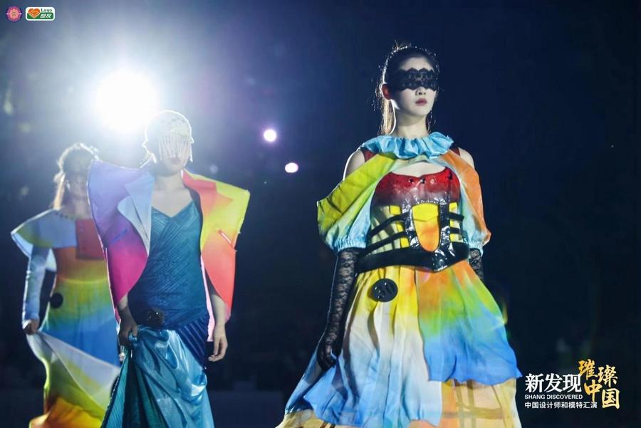 九游体育网站：2024新发现中国设计师和模特浙江分汇演圆满落幕时尚新势力闪亮登场(图3)