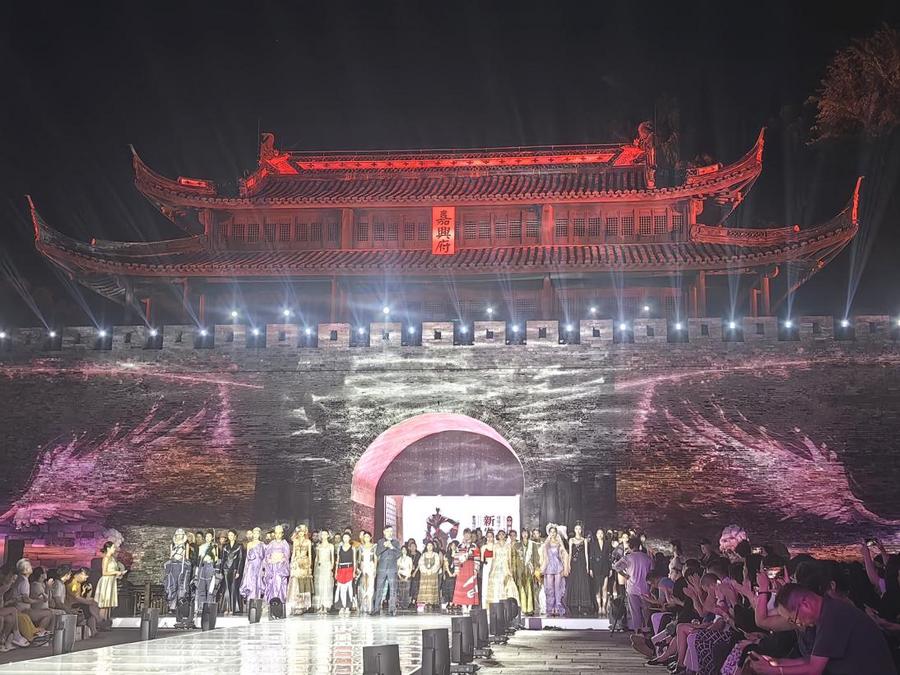 九游体育网站：2024新发现中国设计师和模特浙江分汇演圆满落幕时尚新势力闪亮登场(图8)