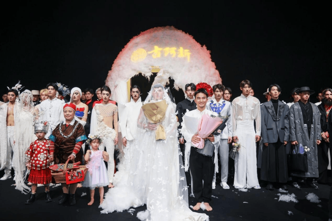 聚焦2024秋冬中国国际时装周成功举办以“赋”为名向未来出发(图7)