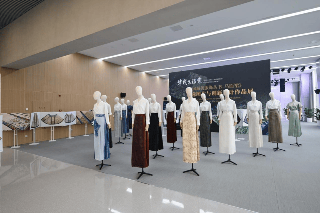 聚焦2024秋冬中国国际时装周成功举办以“赋”为名向未来出发(图10)