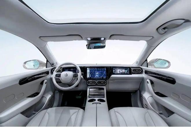 不足14万拿下“西装暴徒”入门即高配一脚轰出544马力放弃比亚迪(图2)