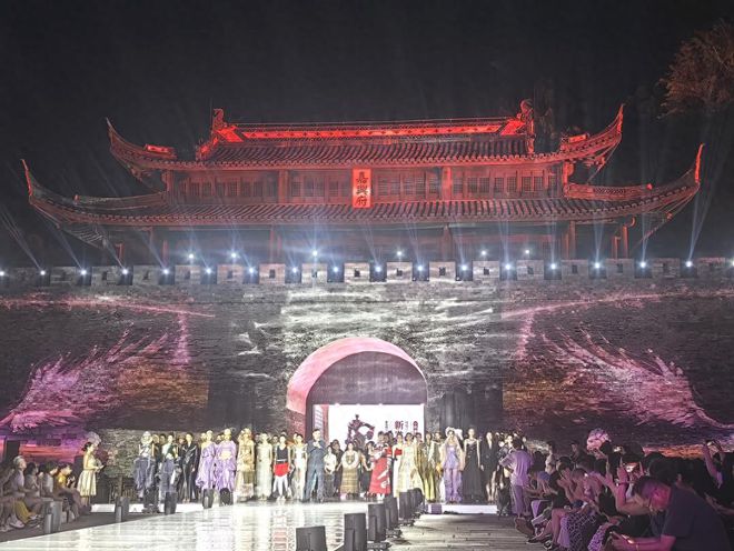 看完2024新发现中国设计师模特浙江分汇演我想说：中国风真的强(图1)