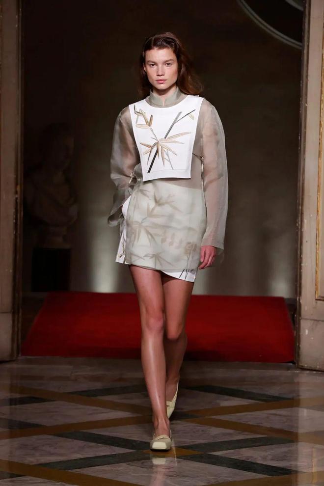 九游体育网站:HUI2024春夏系列清新活力光泽简约还有东方韵味(图10)