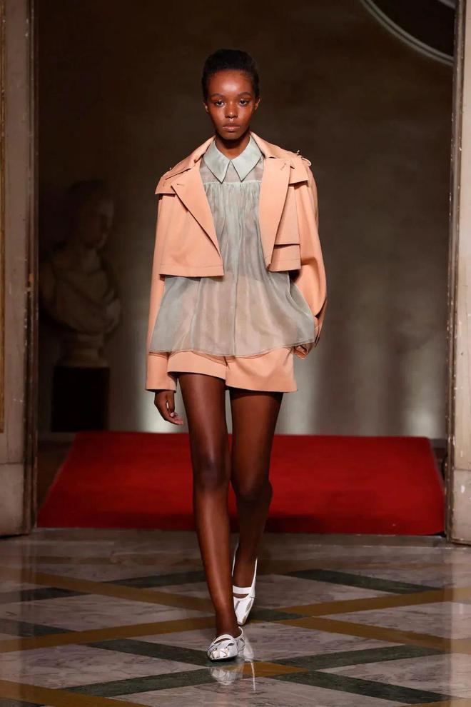 九游体育网站:HUI2024春夏系列清新活力光泽简约还有东方韵味(图11)