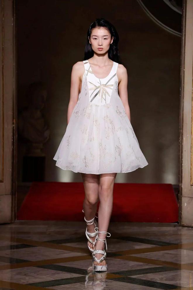 九游体育网站:HUI2024春夏系列清新活力光泽简约还有东方韵味(图9)