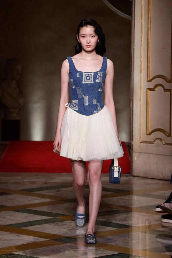 九游体育网站:HUI2024春夏系列清新活力光泽简约还有东方韵味(图5)