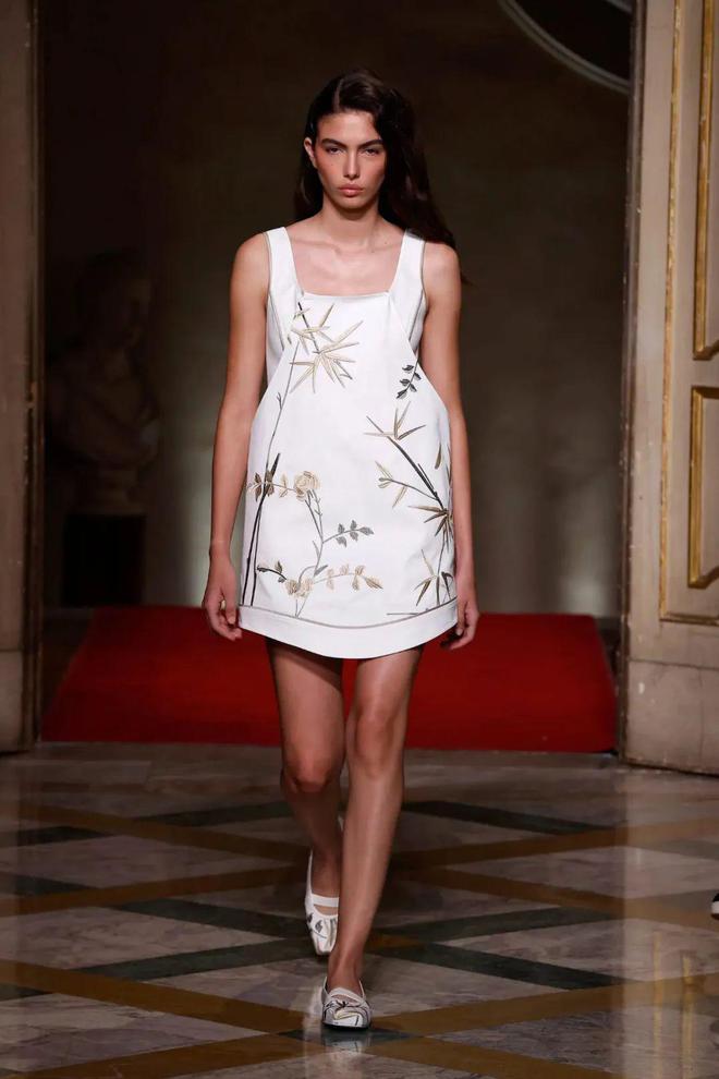 九游体育网站:HUI2024春夏系列清新活力光泽简约还有东方韵味(图8)