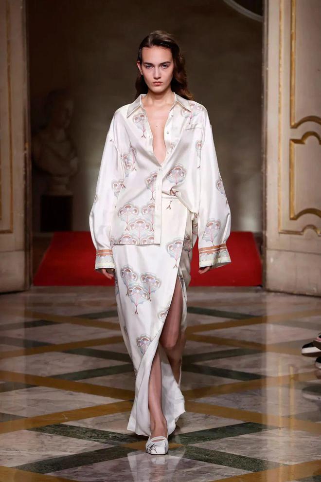 九游体育网站:HUI2024春夏系列清新活力光泽简约还有东方韵味(图14)