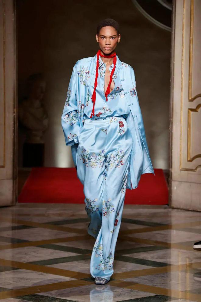 九游体育网站:HUI2024春夏系列清新活力光泽简约还有东方韵味(图22)