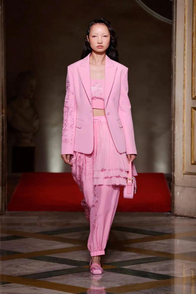 九游体育网站:HUI2024春夏系列清新活力光泽简约还有东方韵味(图26)