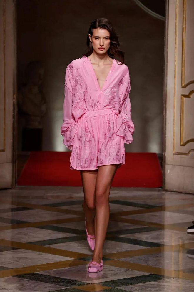 九游体育网站:HUI2024春夏系列清新活力光泽简约还有东方韵味(图27)