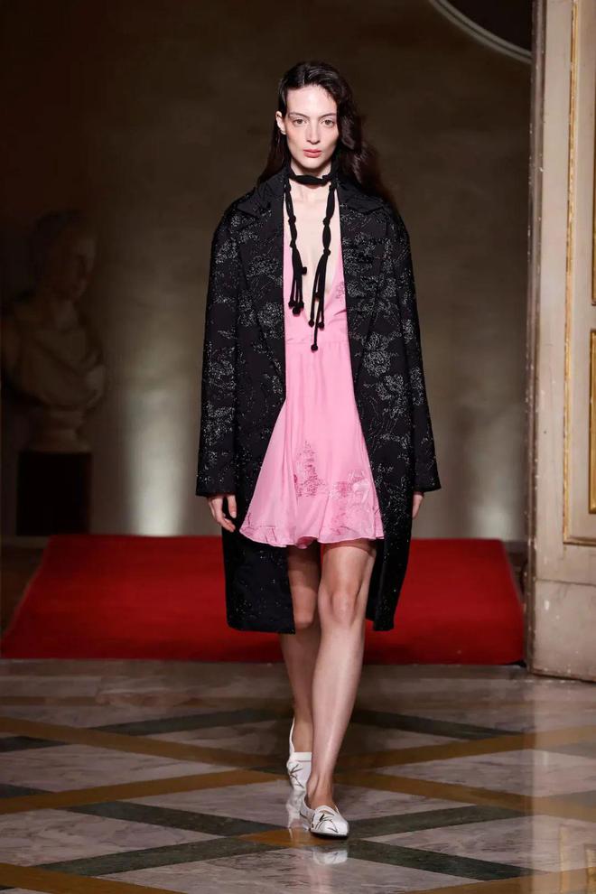 九游体育网站:HUI2024春夏系列清新活力光泽简约还有东方韵味(图30)