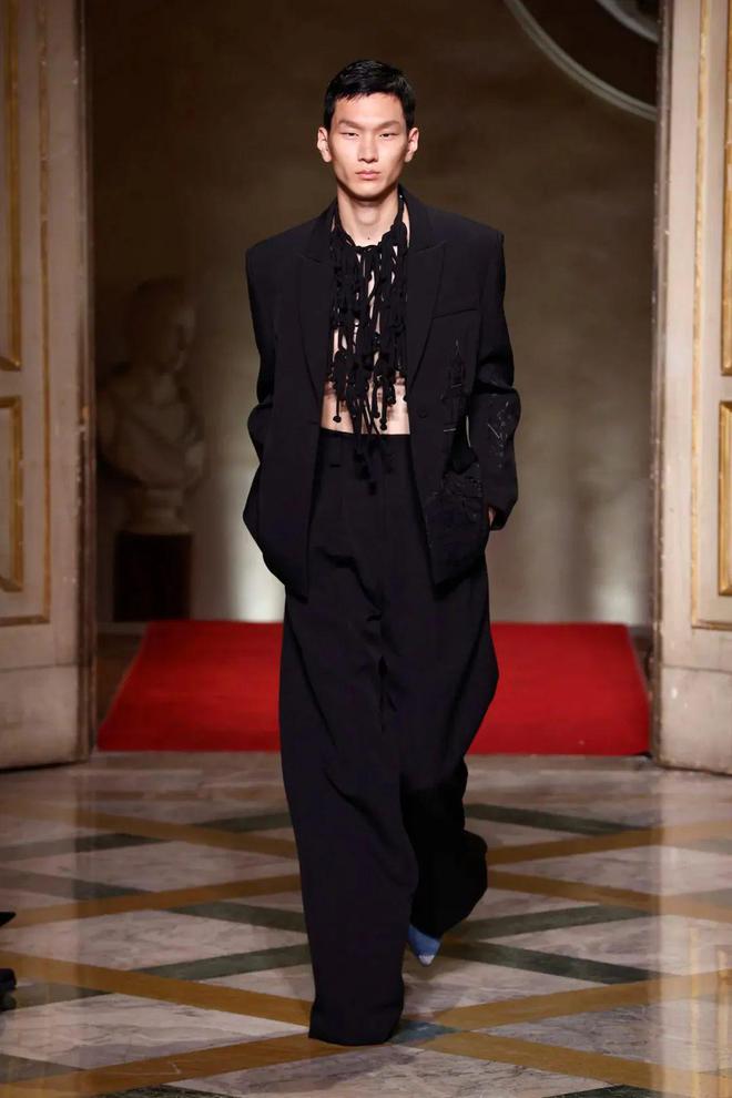 九游体育网站:HUI2024春夏系列清新活力光泽简约还有东方韵味(图32)