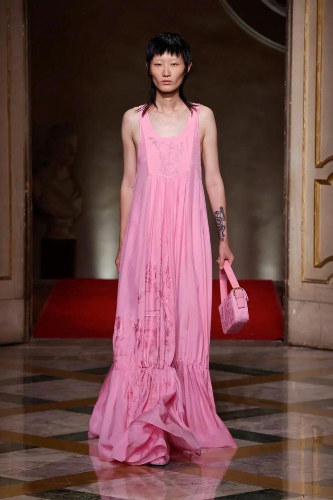 九游体育网站:HUI2024春夏系列清新活力光泽简约还有东方韵味(图29)