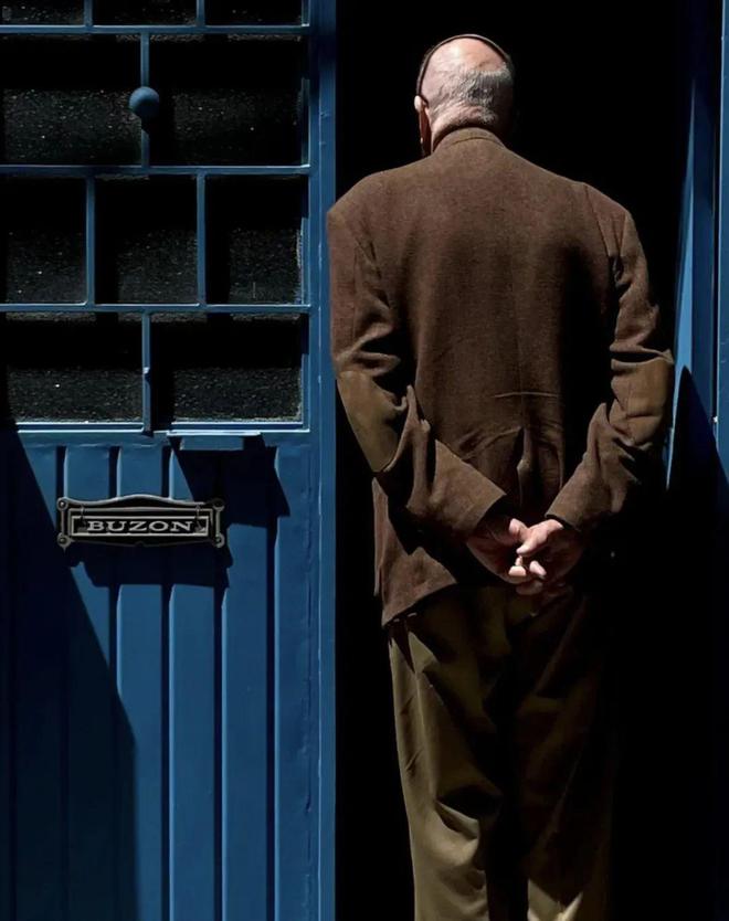 九游体育网站：2024年最流行这3种时髦风格穿对了真的很显高级！(图4)