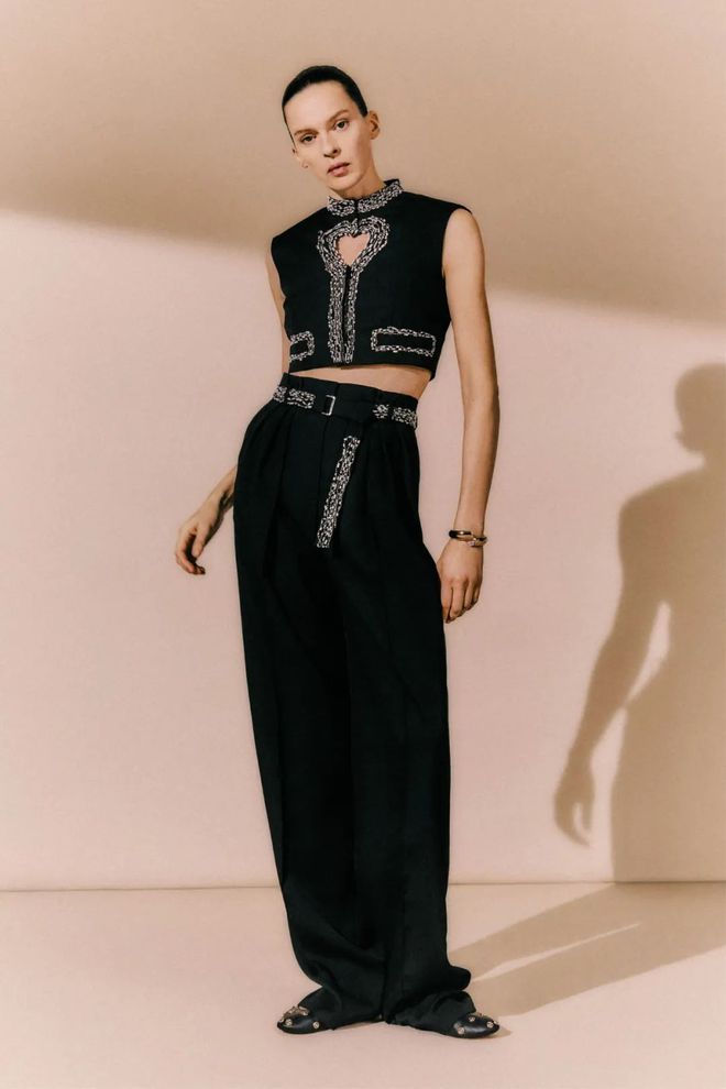 九游体育网站：Lanvin2024春夏系列设计独特廓形剪裁(图2)