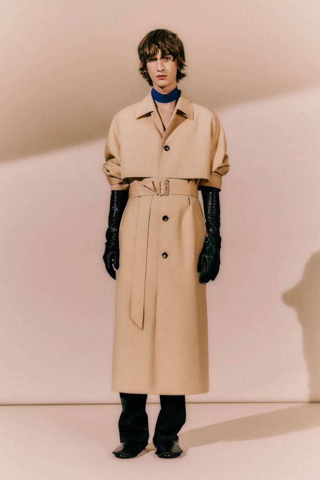 九游体育网站：Lanvin2024春夏系列设计独特廓形剪裁(图3)