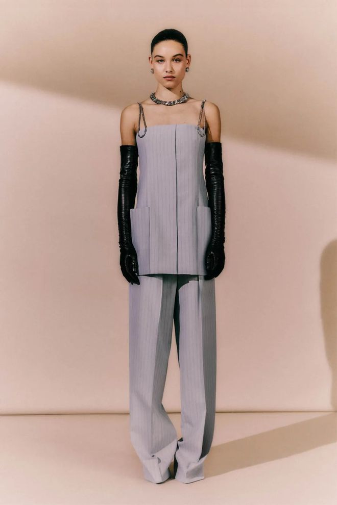 九游体育网站：Lanvin2024春夏系列设计独特廓形剪裁(图8)