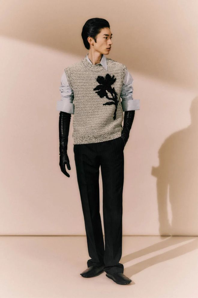 九游体育网站：Lanvin2024春夏系列设计独特廓形剪裁(图12)