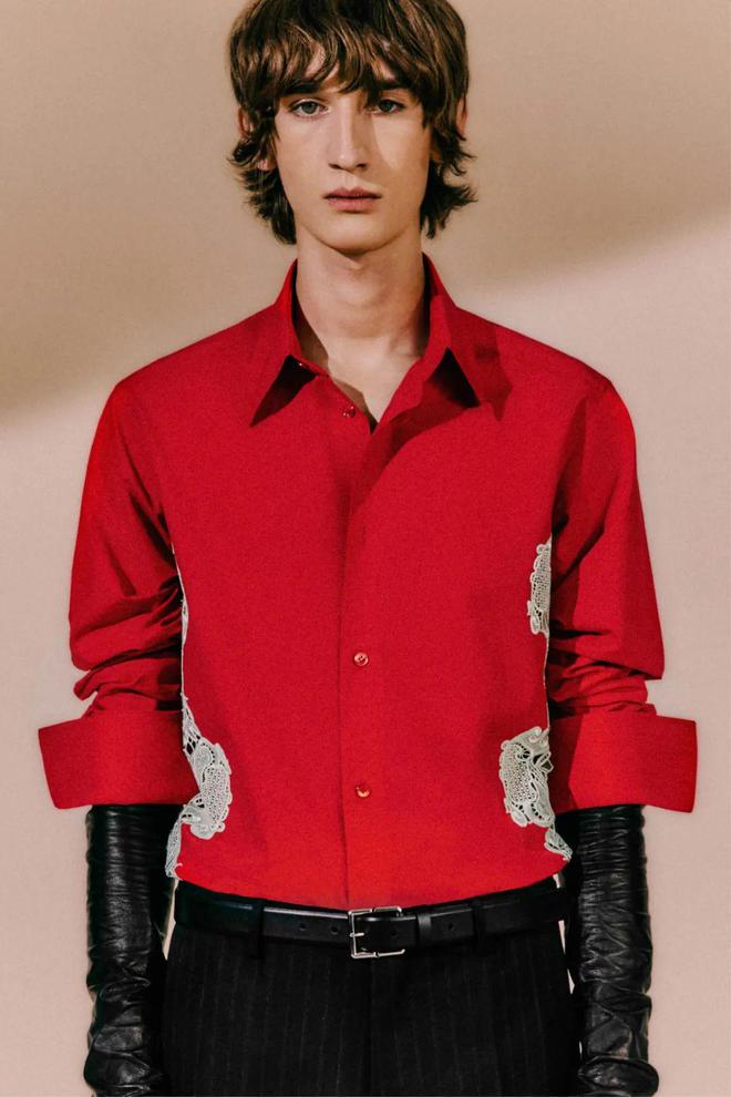 九游体育网站：Lanvin2024春夏系列设计独特廓形剪裁(图14)