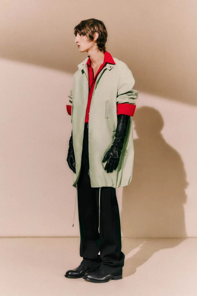 九游体育网站：Lanvin2024春夏系列设计独特廓形剪裁(图15)