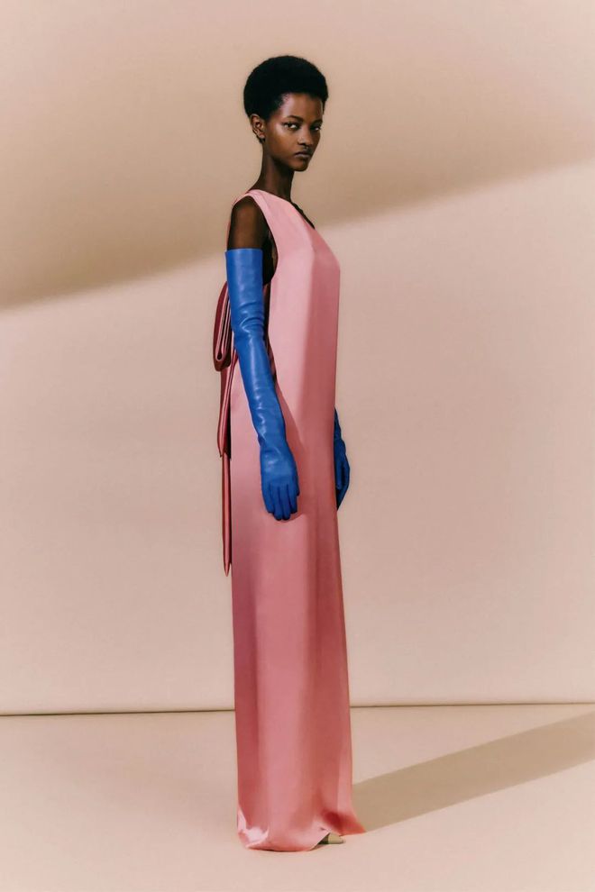 九游体育网站：Lanvin2024春夏系列设计独特廓形剪裁(图19)