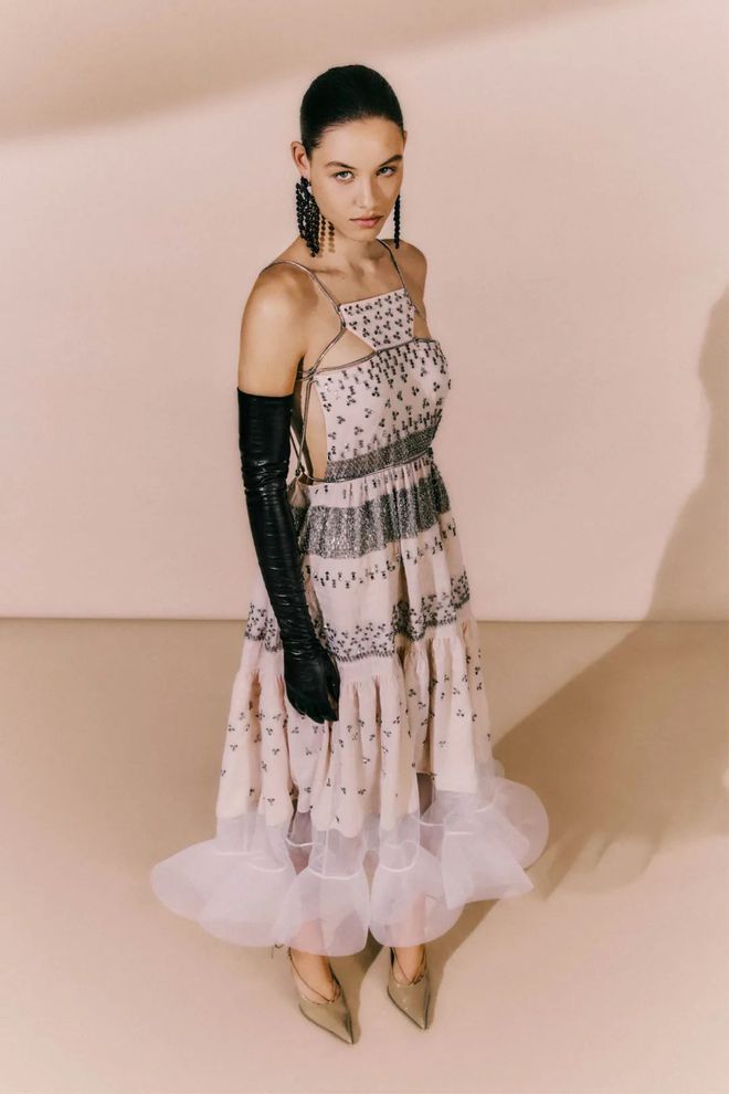 九游体育网站：Lanvin2024春夏系列设计独特廓形剪裁(图22)