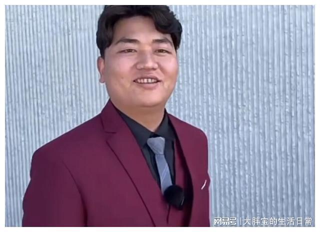 兄妹情深!哥哥来了也帮全红婵收玩偶:回去给她!减肥+穿红西服(图5)