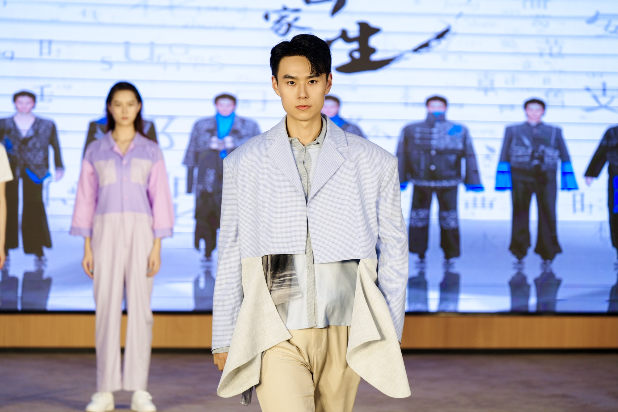 九游体育网站：汉正街举办第三届“龙腾杯”中国汉派男装原创设计大赛(图3)