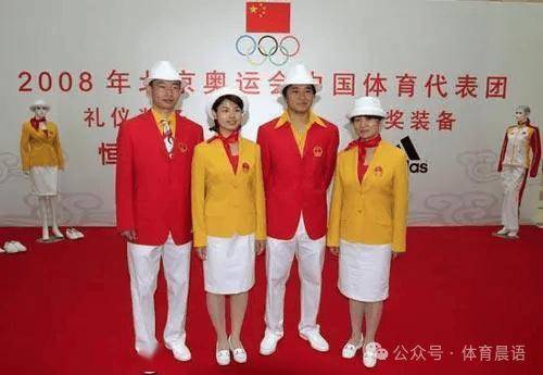 眼前一黑！看到2024奥运会中国队的服装设计很难不觉得遗憾吧。（附：各国代表团队服z装）(图4)